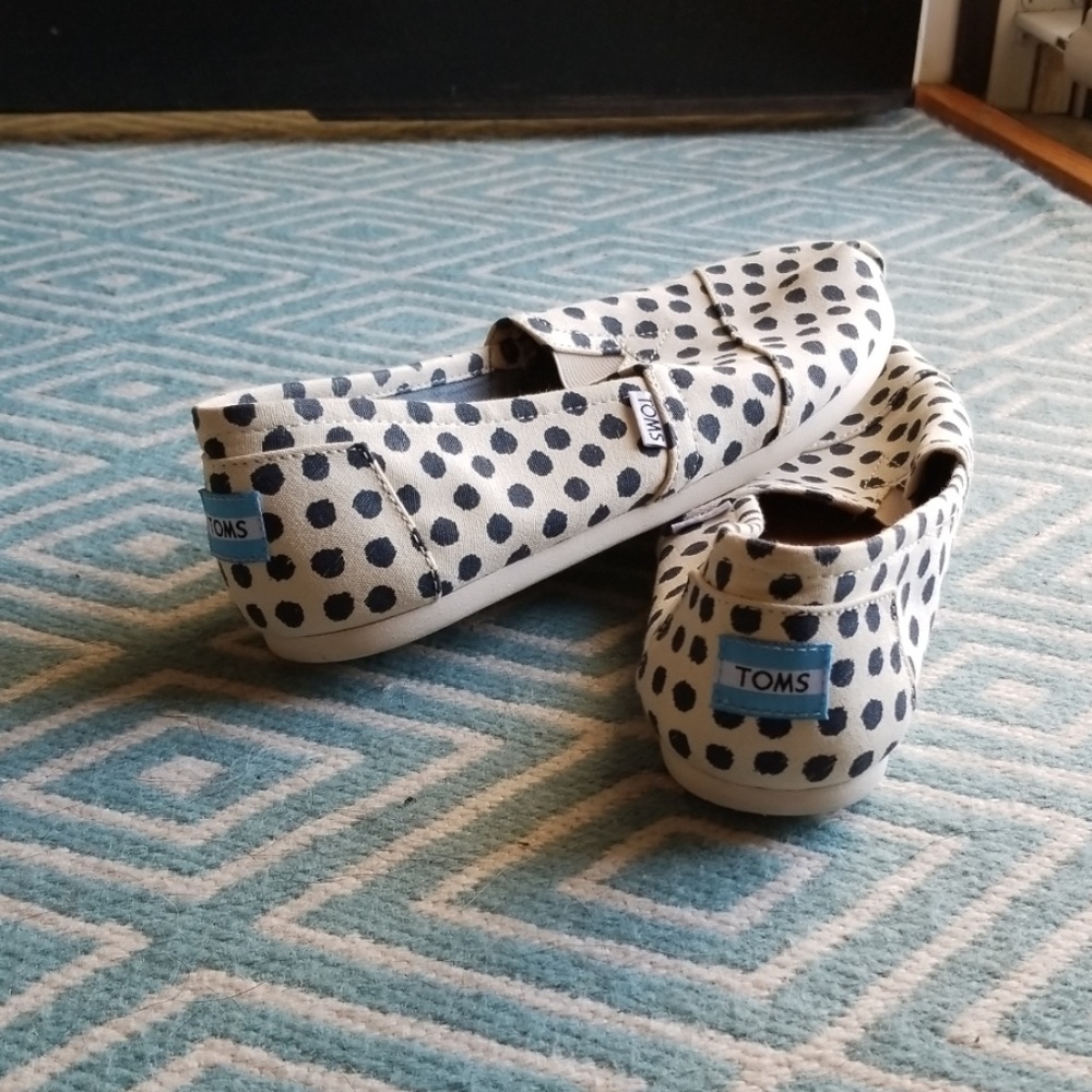Shoes - Picture 2 of 3